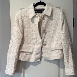 Zara Cream Blazer with Tailored Fit and Textured Fabric